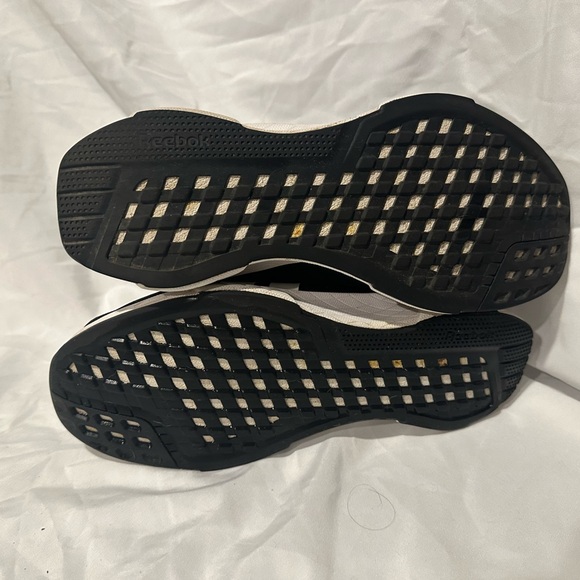 Reebok runners size 10 - Picture 2 of 3